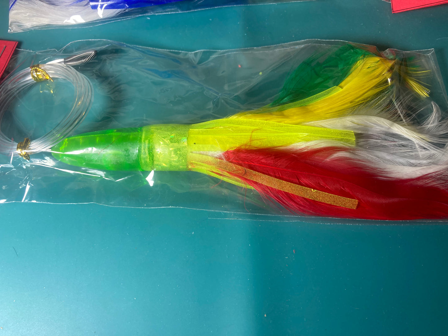 6.5" Hula Skirt Feathered Trolling Rig 1.5 oz Bullet Head Feathered TUNA Lure